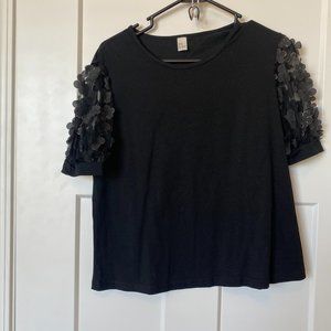 Floral puffy sleeve black shirt